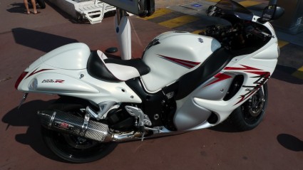 A pretty trick Hayabusa. The busa is also a popular bike in Cannes.